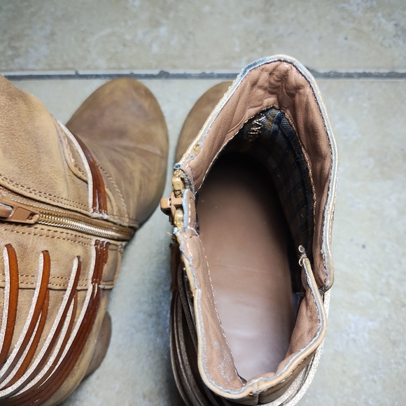 Madden Girl Faux Suede Western Style Bootie Size 7 - Picture 11 of 15